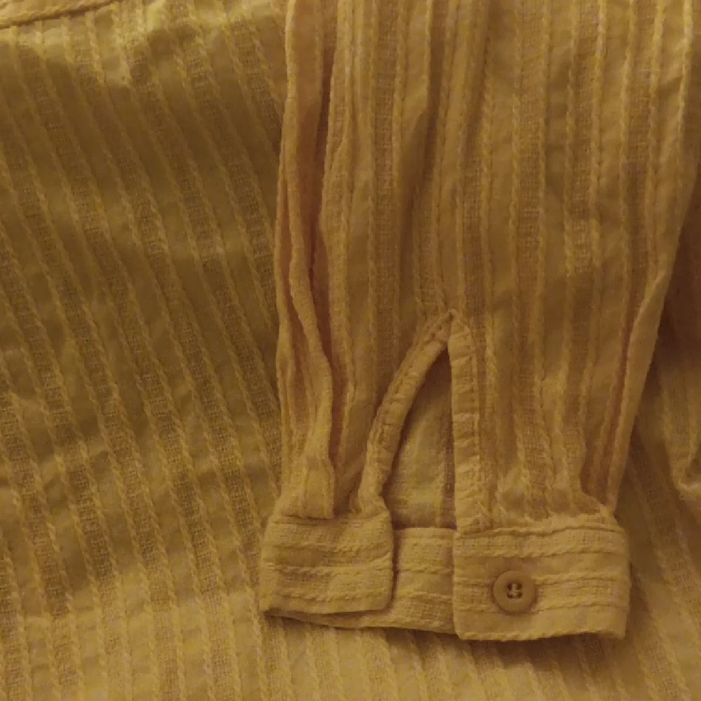 Textured Button-Up Shirt - Picture 3 of 6